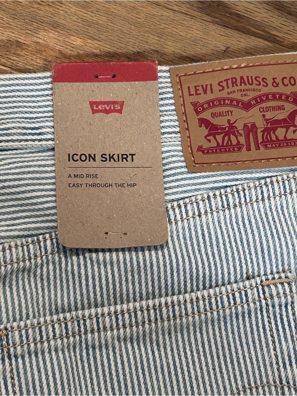 Levi's Light Blue & White Pinstripe Icon Skirt - Picture 4 of 9